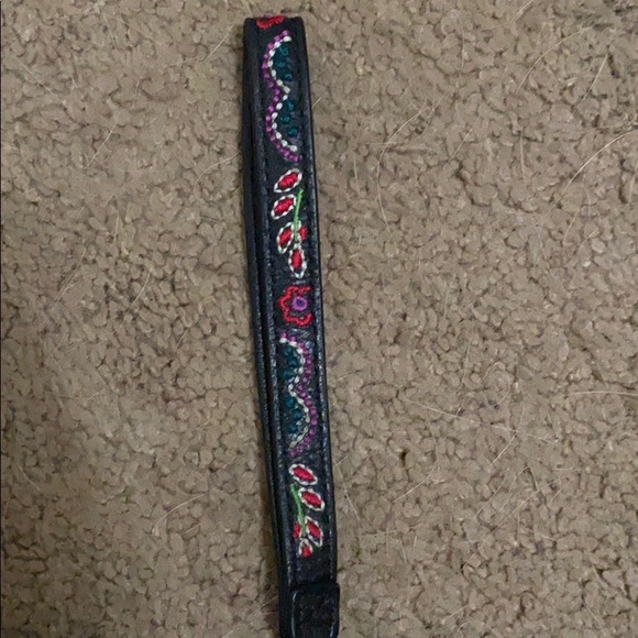 Floral embroidered Kate Spade wristlet - Picture 7 of 7